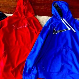 Nike Bundle. 2 Therma Fit Hooded Sweatshirts. 1 Tee. XL great condition.